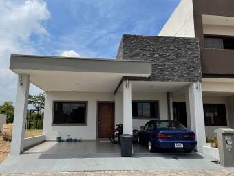 se alquila casa con patio en el coyol alajuela 23-730