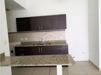 SE VENDE APARTAMENTO UBICADO EN CONDOMINIO DEL ESTE, CURRIDABAT