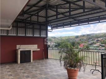 En venta casa de habitación ubicada en el centro de Naranjo