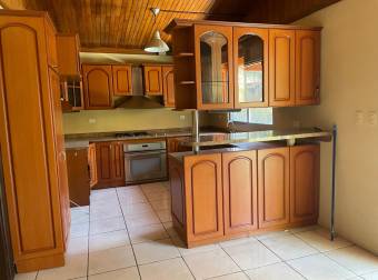 Venta de casa ubicada en San José, Santa Ana, Pozos