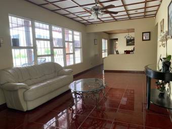 Casa en Venta en Flores, Heredia. RAH 23-706