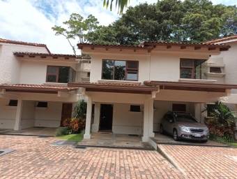 Casa en Venta en Belén, Heredia. RAH 23-701