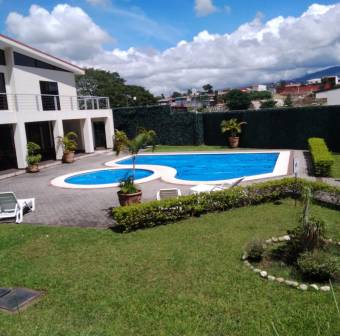 En Venta hermosa casa en condominio en Los Sitios de Moravia San Jose