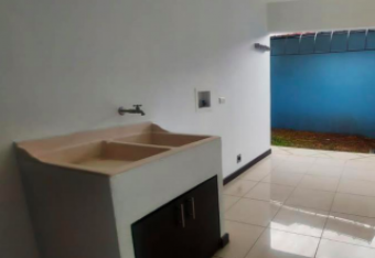 Venta de casa ubicada en Heredia, Mercedes Sur