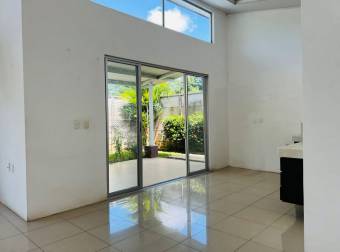 Bonita y Comoda casa en Guapiles Centro,  En Venta    CG-23-833