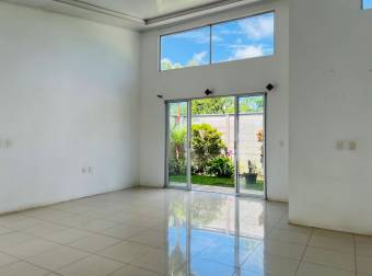 Bonita y Comoda casa en Guapiles Centro,  En Venta    CG-23-833