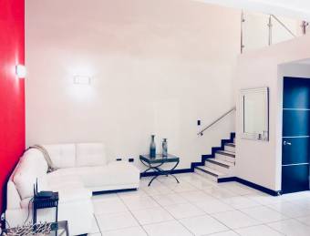 Se vende linda Casa Moderna en Tres Ríos