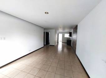 Se alquila espacioso apartamento frente a hospital metropolitano en Pozos de Santa Ana 24-456