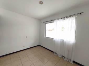 Se alquila espacioso apartamento frente a hospital metropolitano en Pozos de Santa Ana 24-456