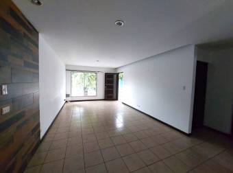 Se alquila espacioso apartamento frente a hospital metropolitano en Pozos de Santa Ana 24-456