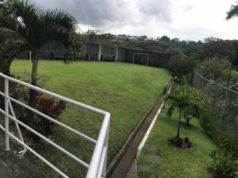 Se vende moderna y espaciosa casa con patio en Rio Segundo de Alajuela 23-3444