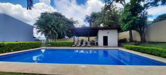 Se vende espaciosa casa en condómino de Turrucares de Alajuela 23-3493