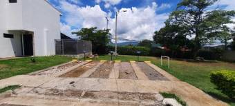 Se vende espaciosa casa en condómino de Turrucares de Alajuela 23-3493