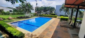 Se vende espaciosa casa en condómino de Turrubares de Alajuela 23-3493