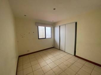 Se vende espaciosa casa con patio en Pavas de San José 24-601