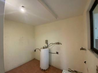 Se vende espaciosa casa con patio en Pavas de San José 24-601