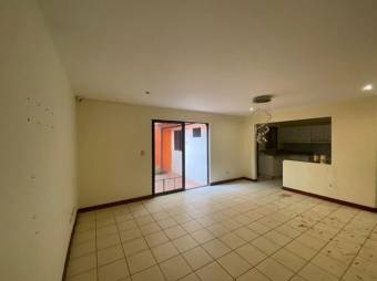 Se vende espaciosa casa con patio en Pavas de San José 24-601