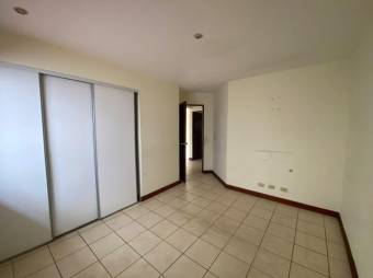 Se vende espaciosa casa con patio en Pavas de San José 24-601