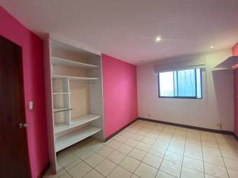 Se vende espaciosa casa con patio en Pavas de San José 24-601