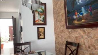 Se vende espacioso apartamento en Uruca de San José 24-599 