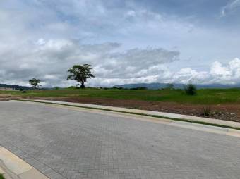 Se vende lote de 992m2 en Residencial espavel ubicada en Guácima de Alajuela 24-48