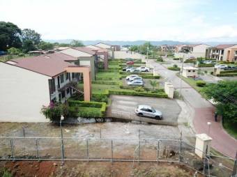 Se vende lote de 242m2 ubicado en condominio en Guácima de Alajuela 24-235