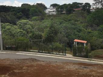 Se vende lote plano para construir en exclusivo condominio de la ceiba de Alajuela 23-2807