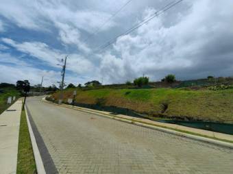 Se vende lote en hermoso condominio en la trinidad de Moravia 24-452