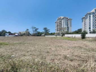 Se vende lote completamente plano con uso de suelo mixto en jaco de Garabito 23-2458