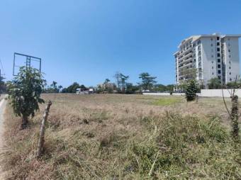 Se vende lote completamente plano con uso de suelo mixto en jaco de Garabito 23-2458