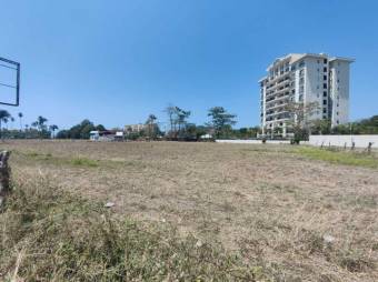 Se vende lote completamente plano con uso de suelo mixto en jaco de Garabito 23-2458