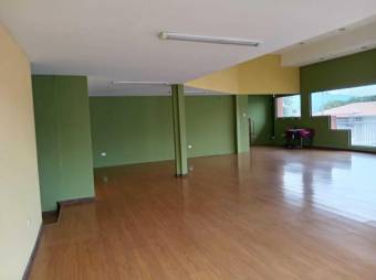  Se vende amplia casa con uso de suelo mixto en Moravia de San Vicente 24-516