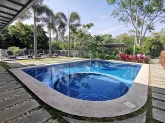 Se vende moderna casa en condominio de Brasil de Santa Ana 23-2910