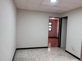 Se vende propiedad con 1 casa y 2 apartamentos con uso de suelo mixto en Los Yoses 23-1409