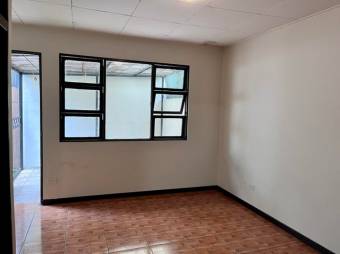 Se vende propiedad con 1 casa y 2 apartamentos con uso de suelo mixto en Los Yoses 23-1409