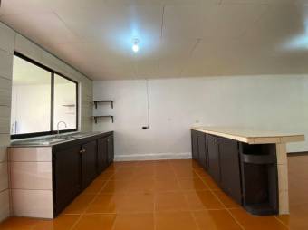 Se vende espaciosa casa con patio en la Trinidad de Moravia 24-330