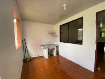 Se vende espaciosa casa con patio en la Trinidad de Moravia 24-330