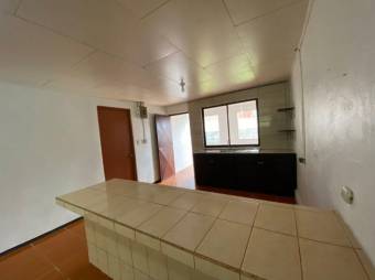 Se vende espaciosa casa con patio en la Trinidad de Moravia 24-330