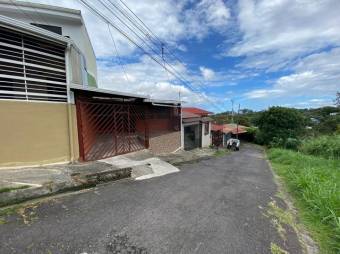 Se vende espaciosa casa con patio en la Trinidad de Moravia 24-330