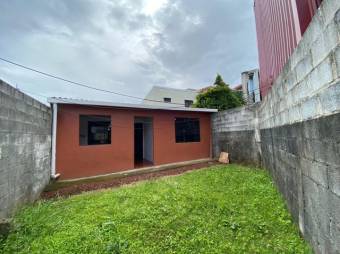 Se vende espaciosa casa con patio en la Trinidad de Moravia 24-330