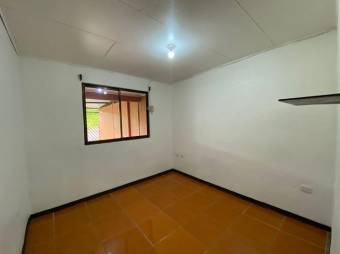 Se vende espaciosa casa con patio en la Trinidad de Moravia 24-330