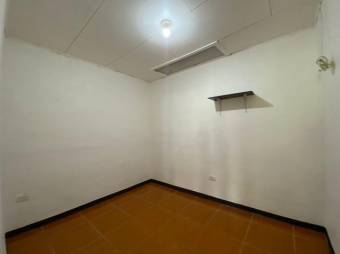 Se vende espaciosa casa con patio en la Trinidad de Moravia 24-330