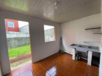 Se vende espaciosa casa con patio en la Trinidad de Moravia 24-330