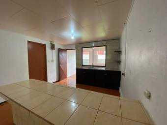 Se vende espaciosa casa con patio en la Trinidad de Moravia 24-330