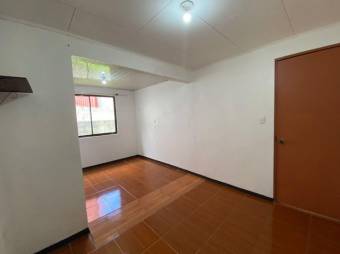 Se vende espaciosa casa con patio en la Trinidad de Moravia 24-330