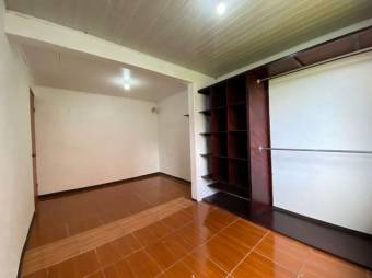 Se vende espaciosa casa con patio en la Trinidad de Moravia 24-330