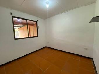 Se vende espaciosa casa con patio en la Trinidad de Moravia 24-330