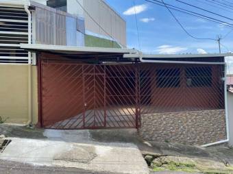 Se vende espaciosa casa con patio en la Trinidad de Moravia 24-330