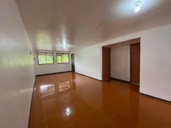 Se vende espaciosa casa con patio en la Trinidad de Moravia 24-330