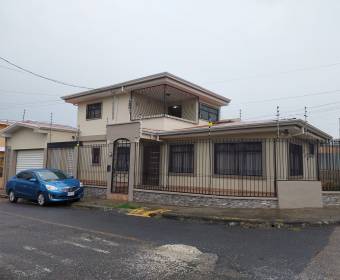 Casa a la venta ubicada en el Residencial María Isabel en Agua Caliente de Cartago.